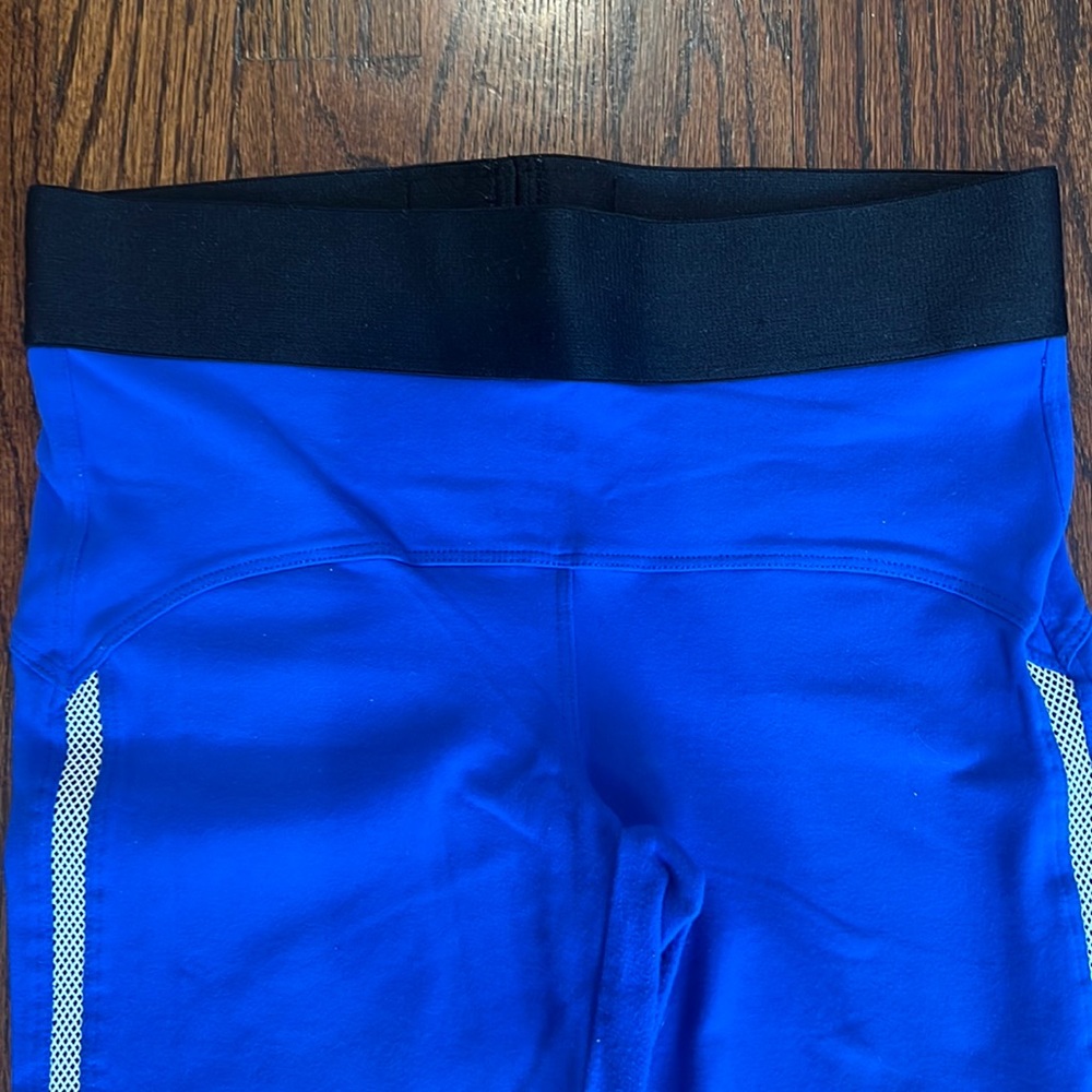 Heroine Sport Crop Tight! 💙 - Picture 2 of 8